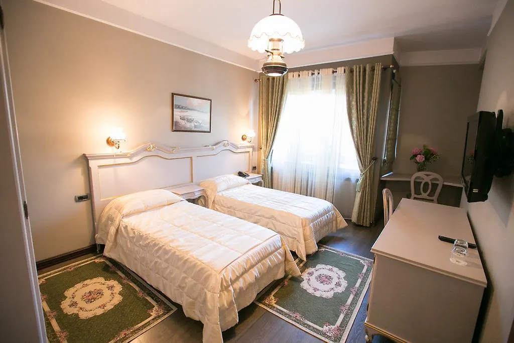Hotel Victoria Tirana 4*,  Albania